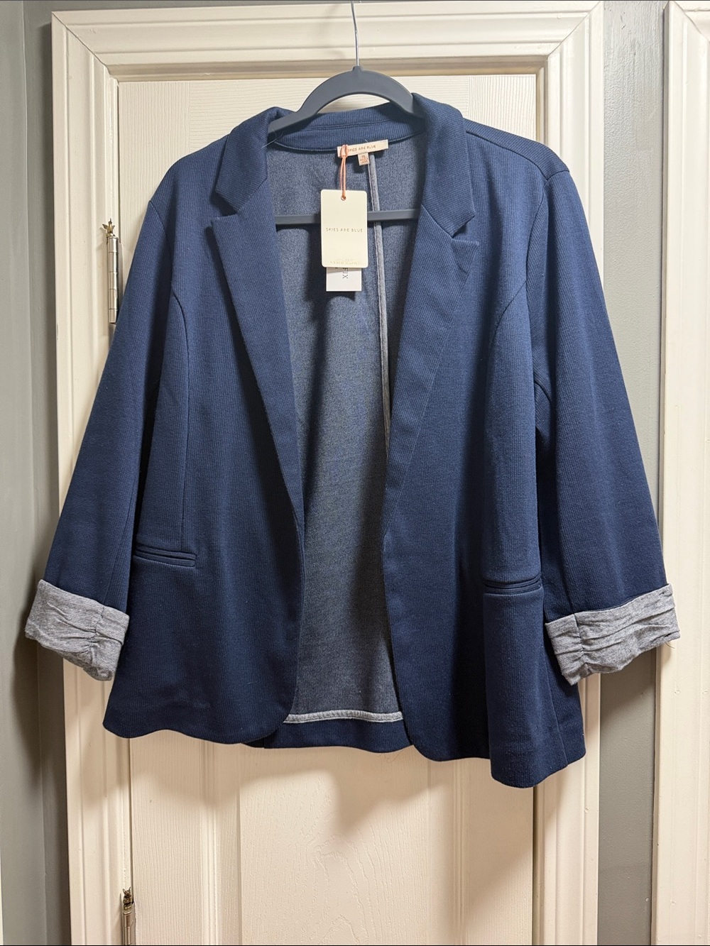 Skies are Blue new with tags size xl